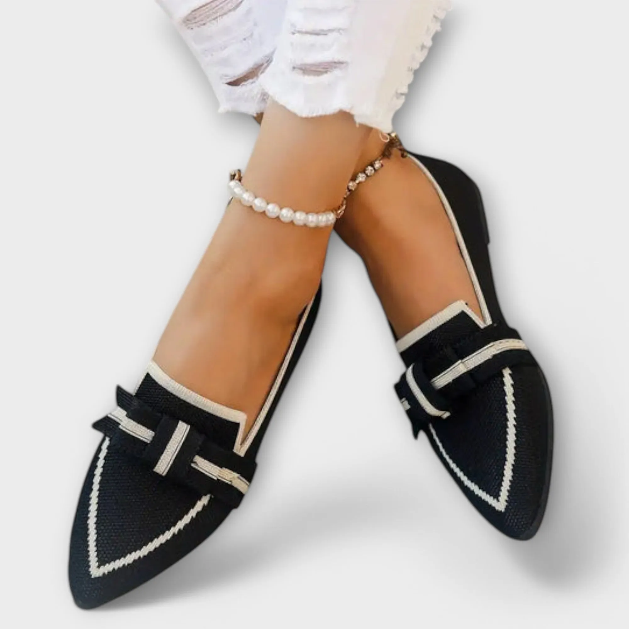 Chaussures plates pour femmes avec un design noué