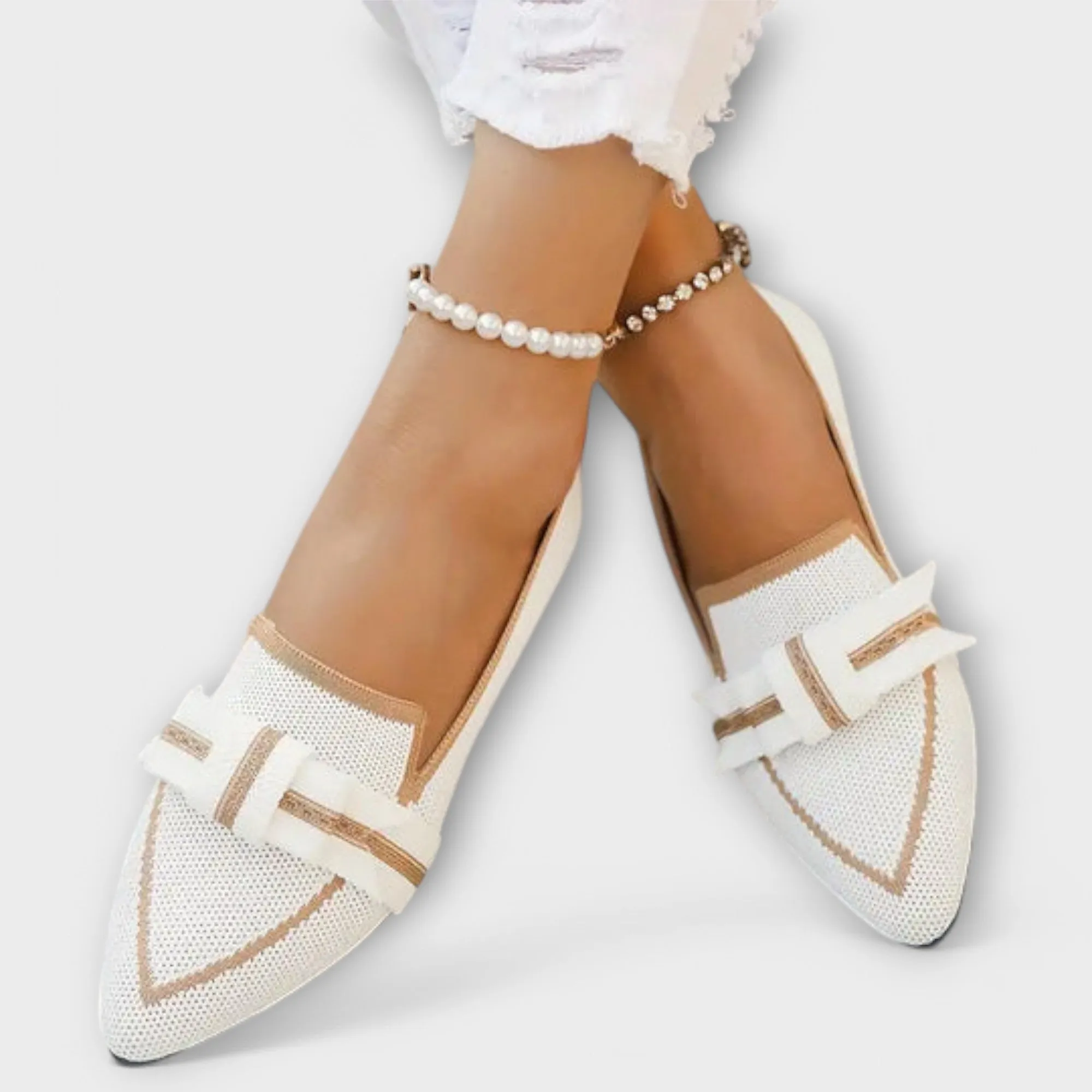 Chaussures plates pour femmes avec un design noué