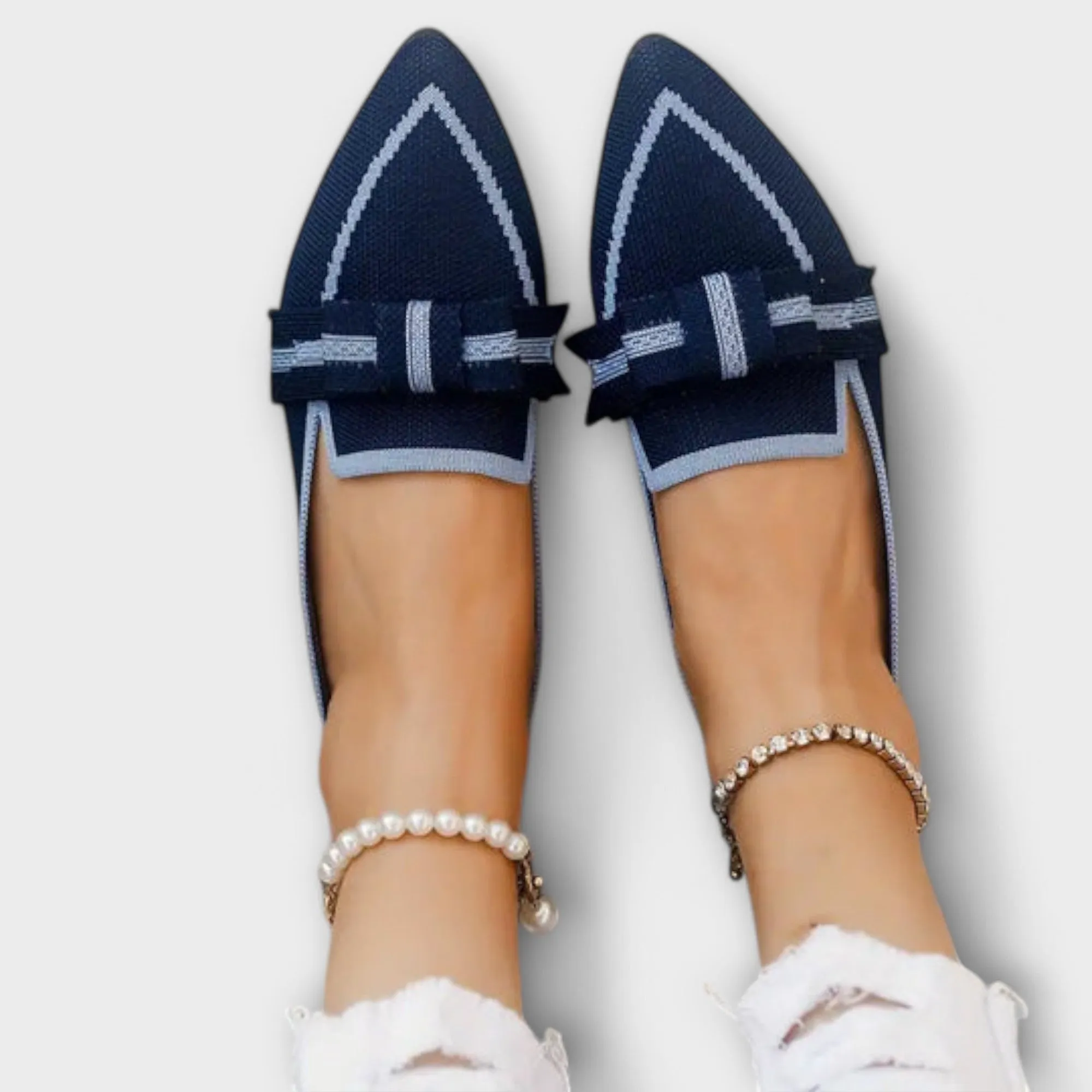 Chaussures plates pour femmes avec un design noué