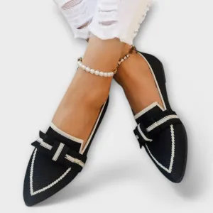 Chaussures plates pour femmes avec un design noué