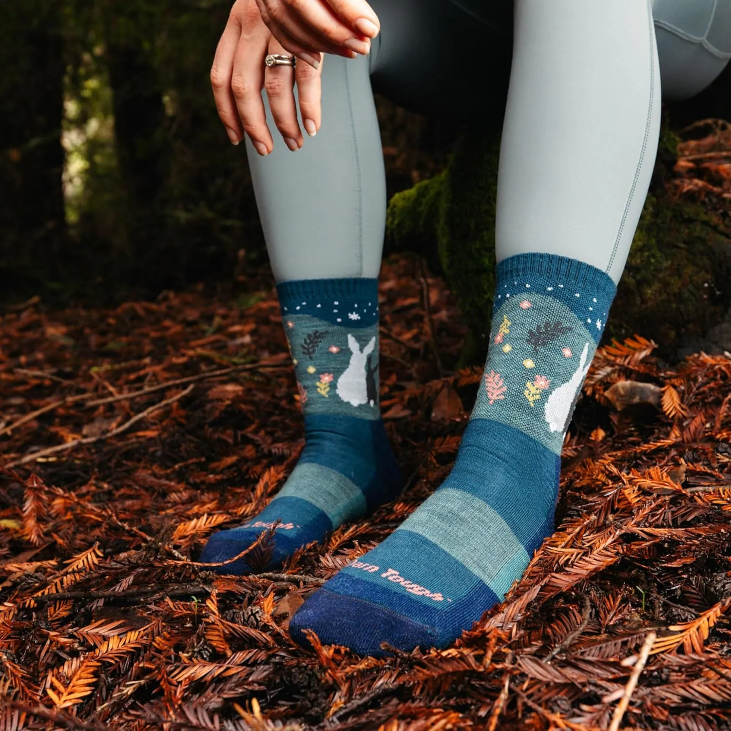Darn Tough Women's Critter Club Micro Crew Lightweight with Cushion Sock (Style 5001) -