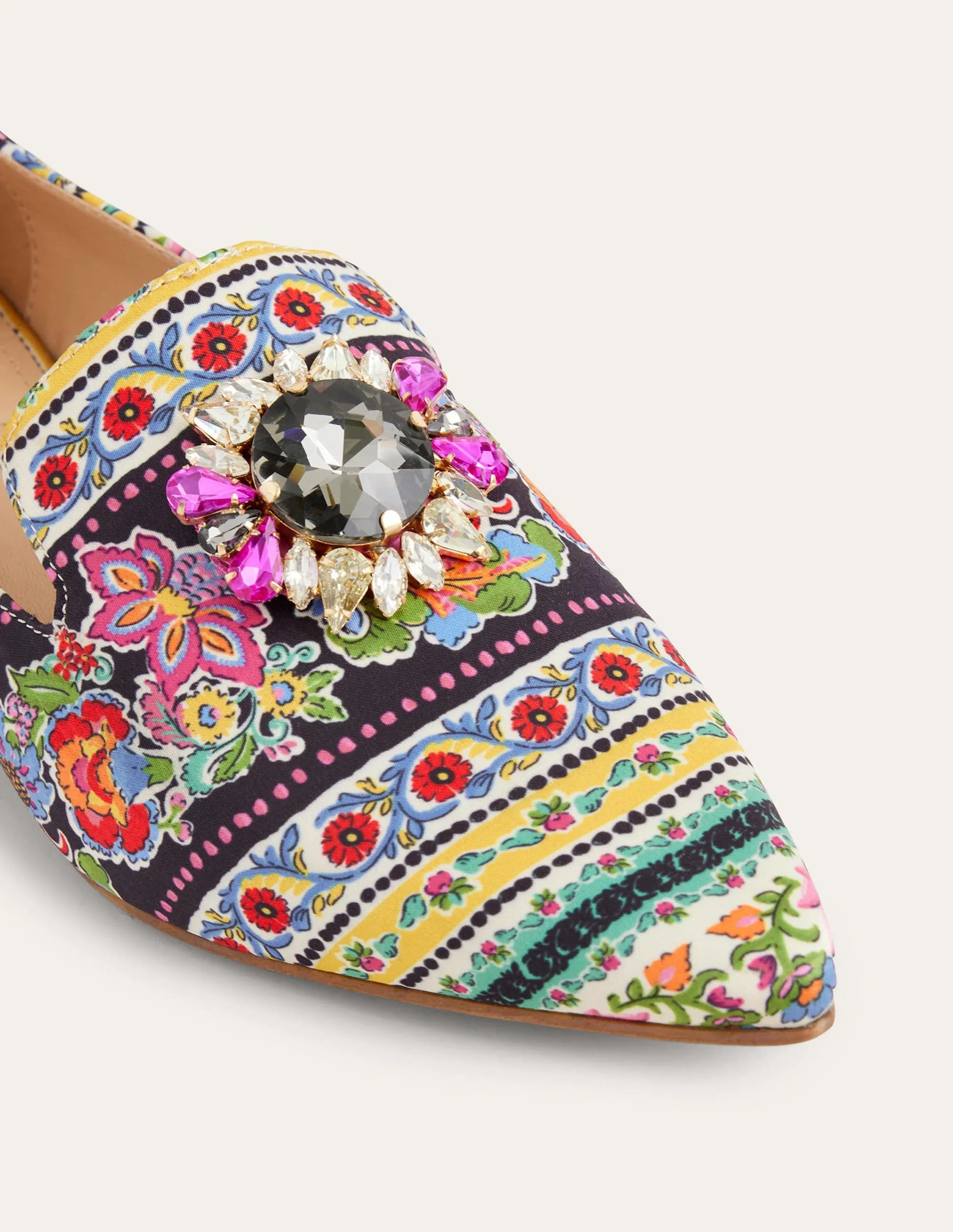 Gemusterte Loafer mit Verzierungen-Nelkenblüten