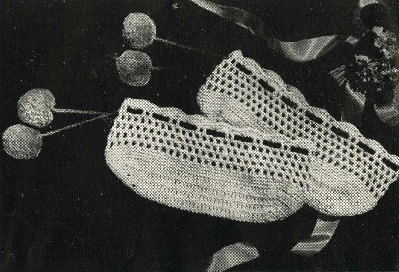 Ladies Slippers, 3ply Cotton, 40s Crochet Pattern, Weldons 683
