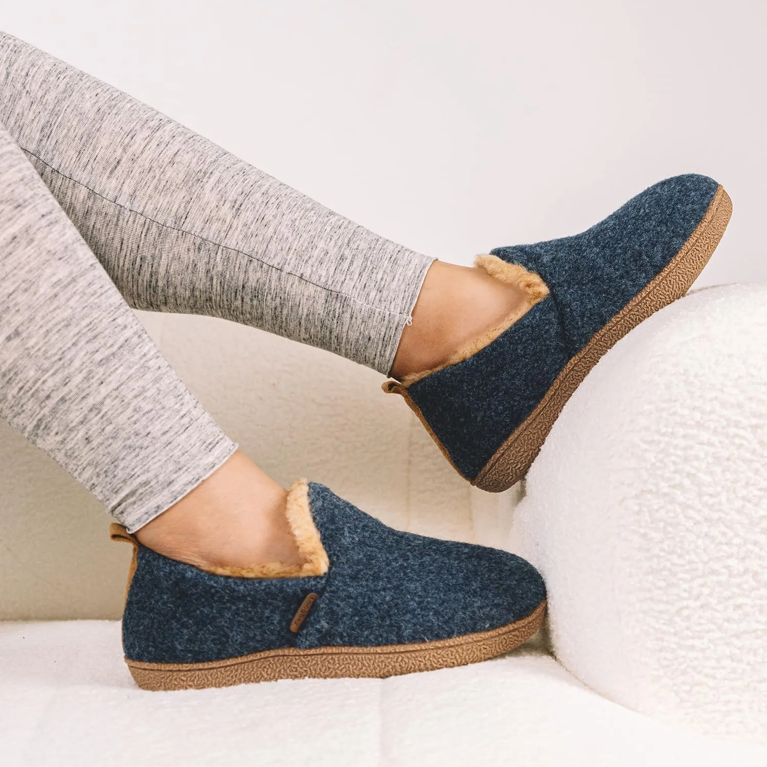 LongBay Women's Felt Bootie Slippers Warm Cozy Memory Foam Slipper Boots with Polar Fleece Lining Non Slip House Shoes Indoor Outdoor