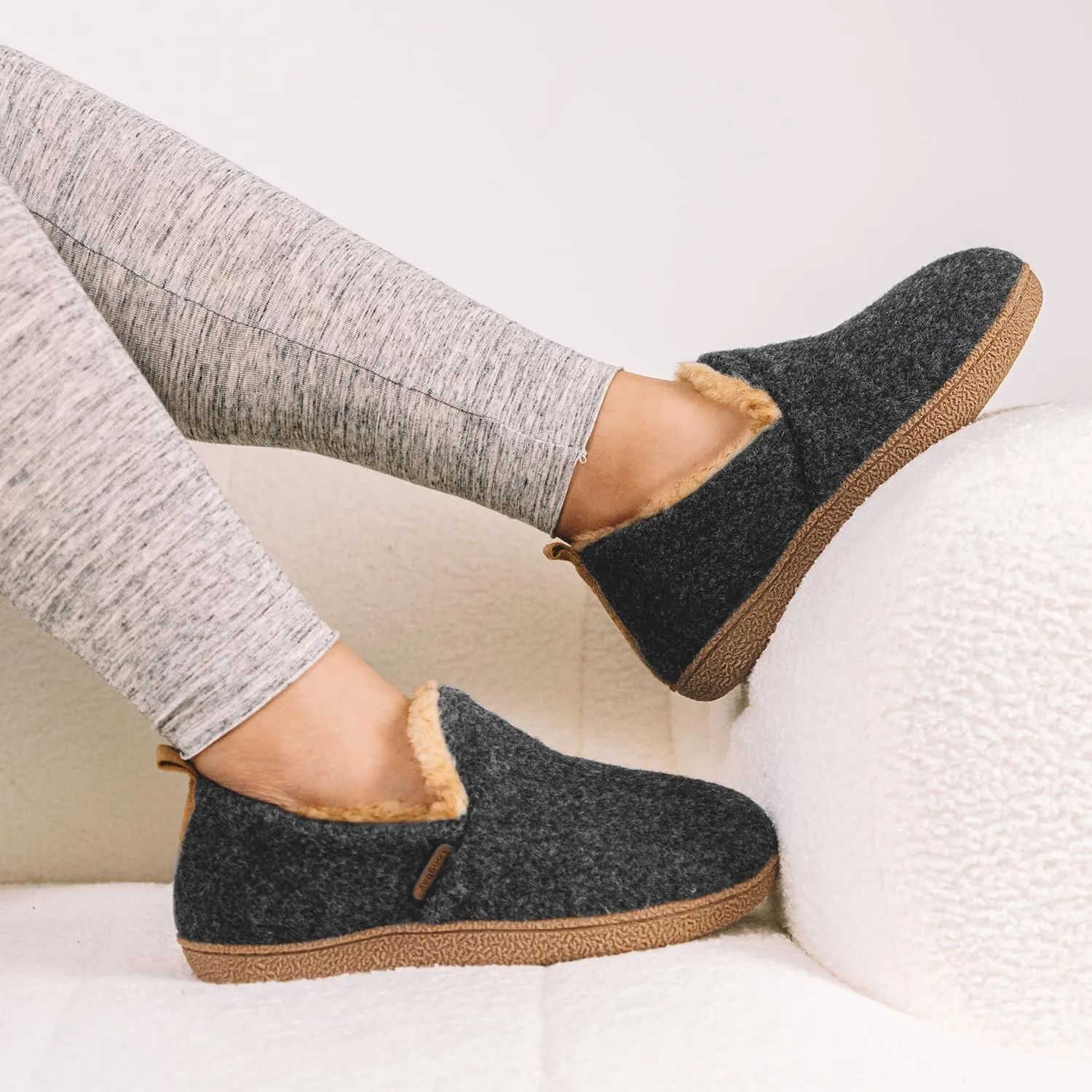 LongBay Women's Felt Bootie Slippers Warm Cozy Memory Foam Slipper Boots with Polar Fleece Lining Non Slip House Shoes Indoor Outdoor