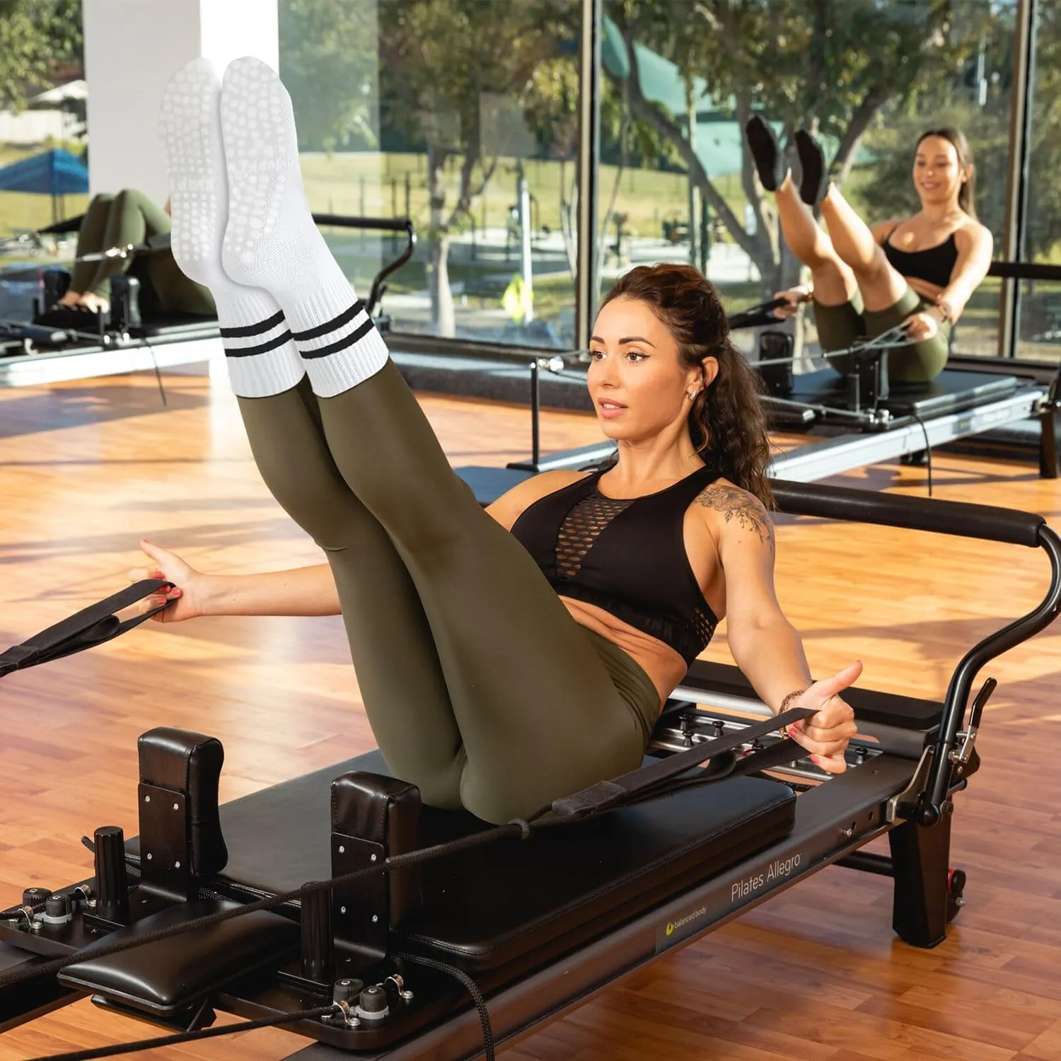 Pilates Socks with Grips for Women, Non-Slip Yoga Athletic Socks for Barre Barefoot Workout Hospital