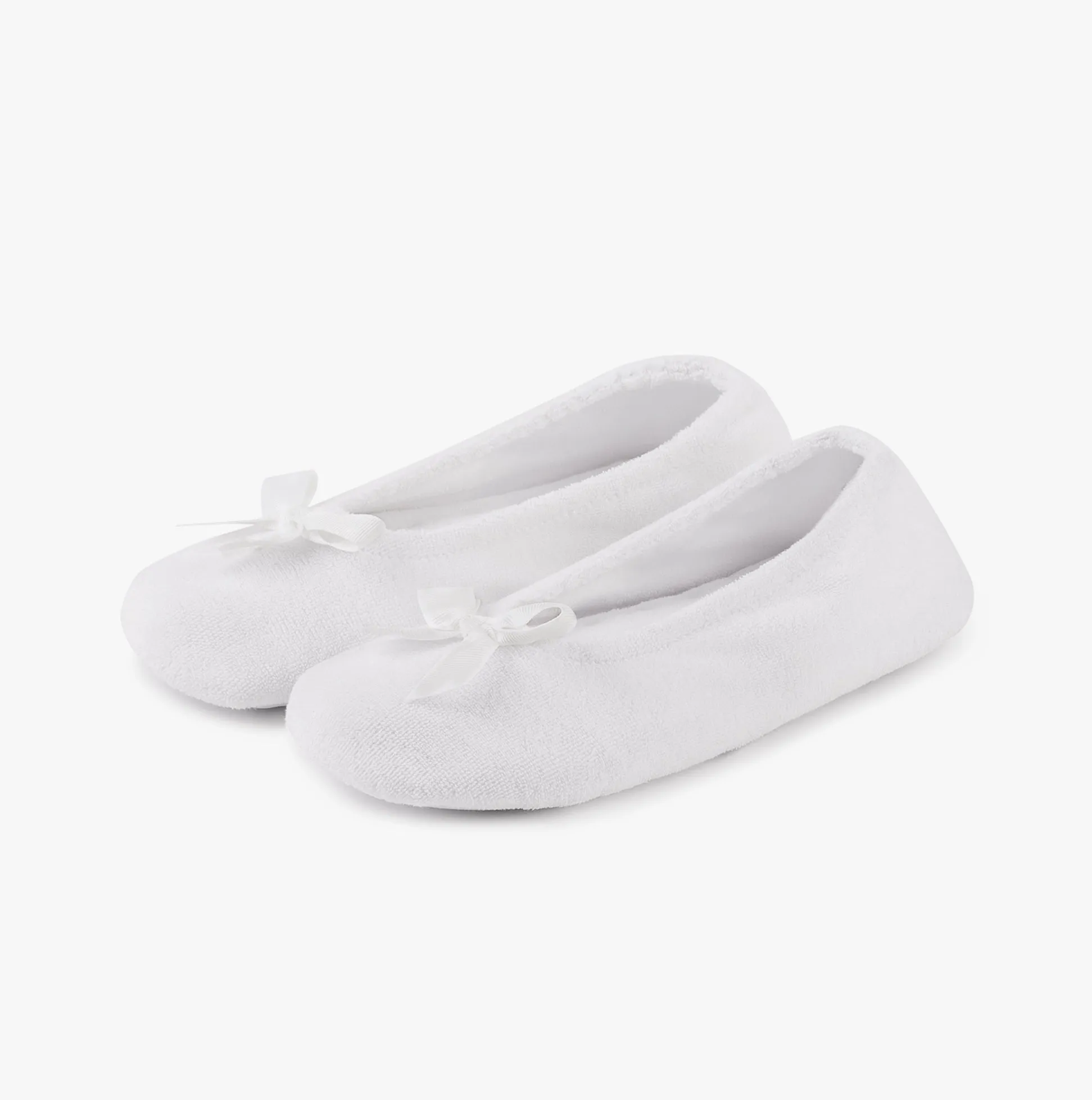 Totes Isotoner TERRY BALLET WITH BOW Womens Ballet Slippers White